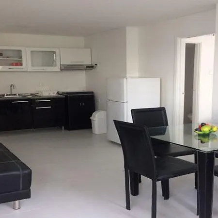 Apto En El Laguito Apartamento